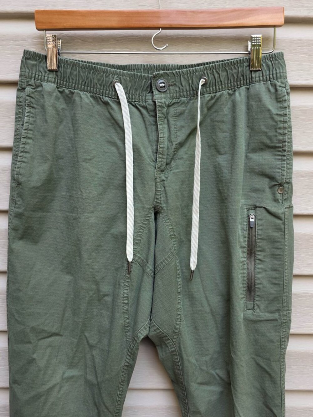 Vuori Ripstop Pants Mens L Green Hiking Climbing Gorpcore Elastic Waist V412 - Picture 2 of 7